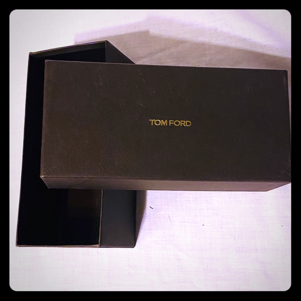 π€ TOM FORD SUNGLASS BOX π€